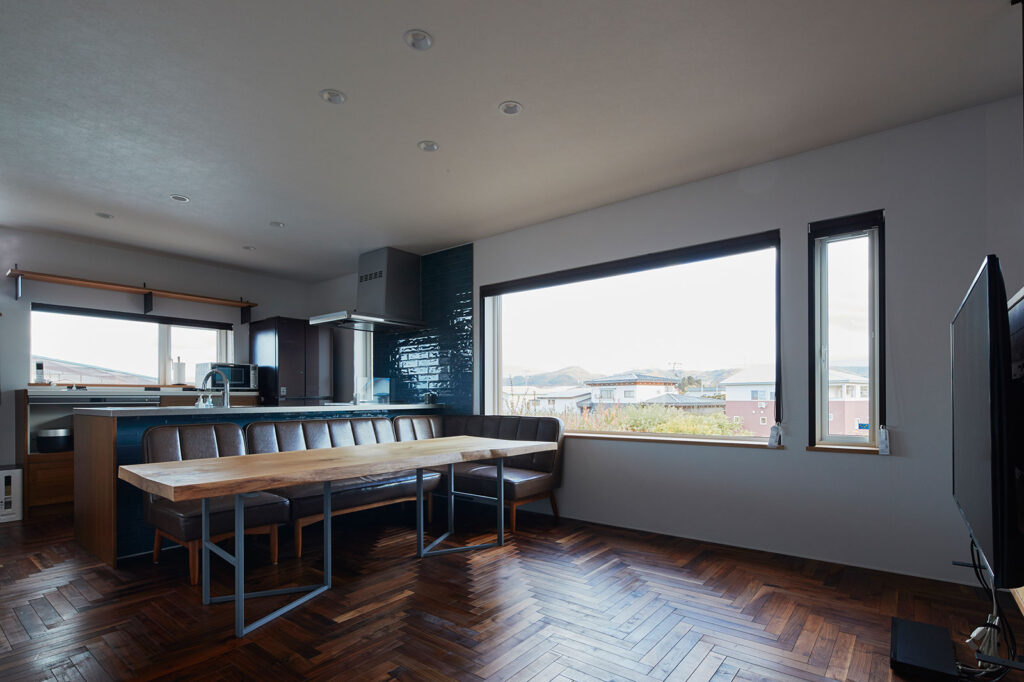 自然の力と高い住宅性能で、四季を通し快適な木づくりの二世帯住宅